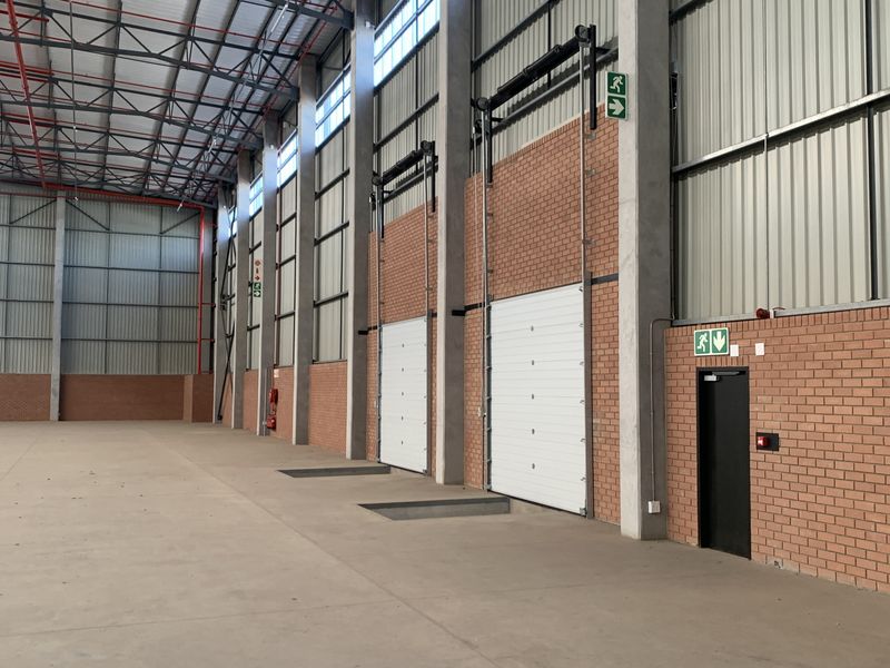 Industrial Warehouse to Let in Central Point, Samrand - Photo 7