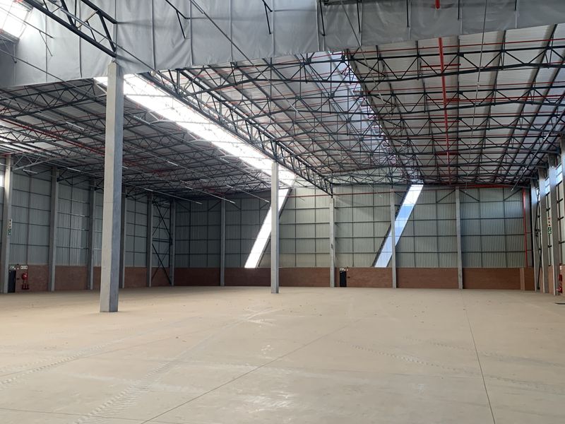 Industrial Warehouse to Let in Central Point, Samrand - Photo 6