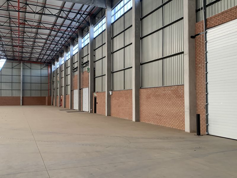 Industrial Warehouse to Let in Central Point, Samrand - Photo 5