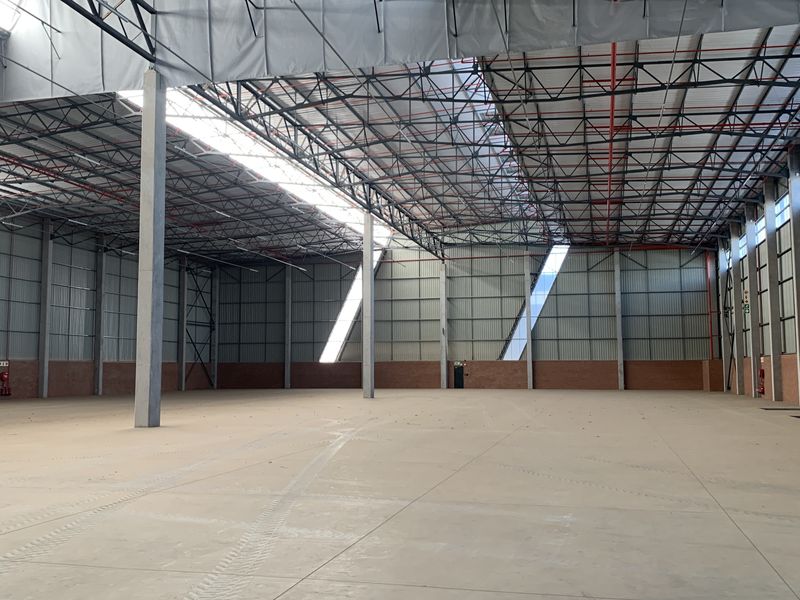 Industrial Warehouse to Let in Central Point, Samrand - Photo 4
