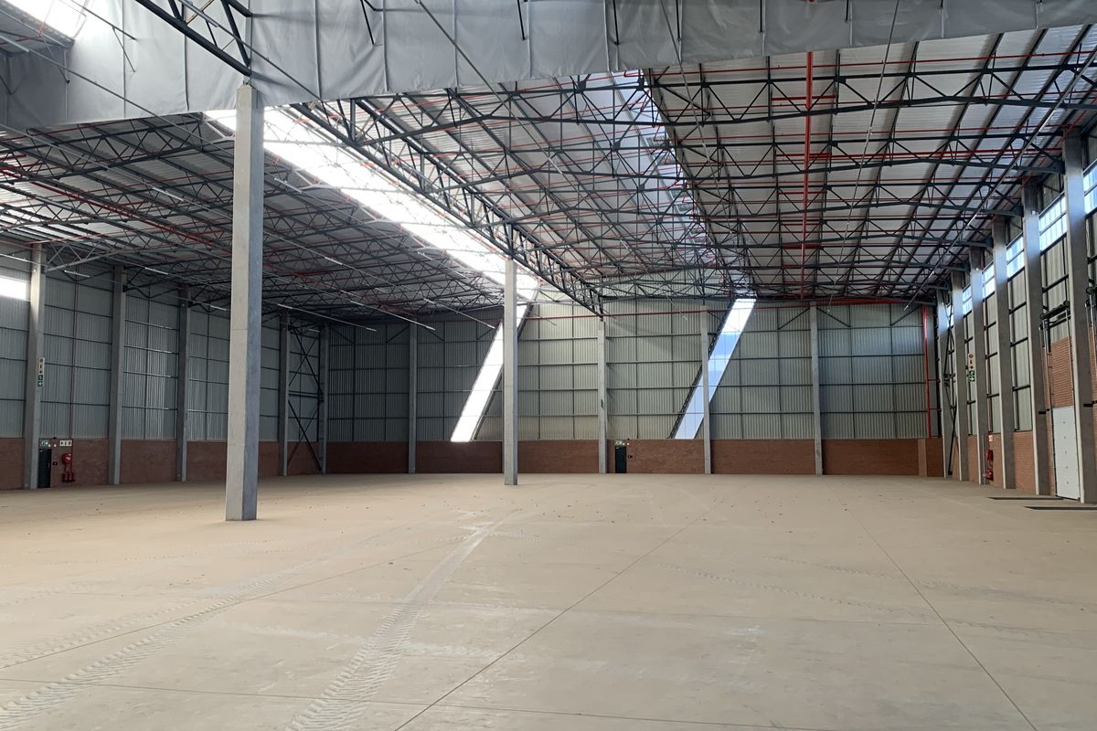 Industrial Warehouse to Let in Central Point, Samrand - Photo 4
