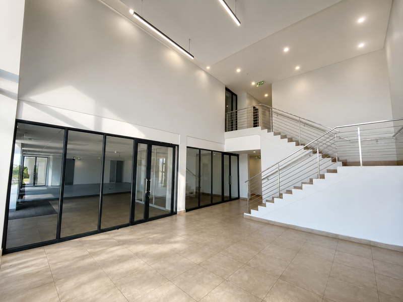 Industrial Warehouse to Let in Central Point, Samrand - Photo 3