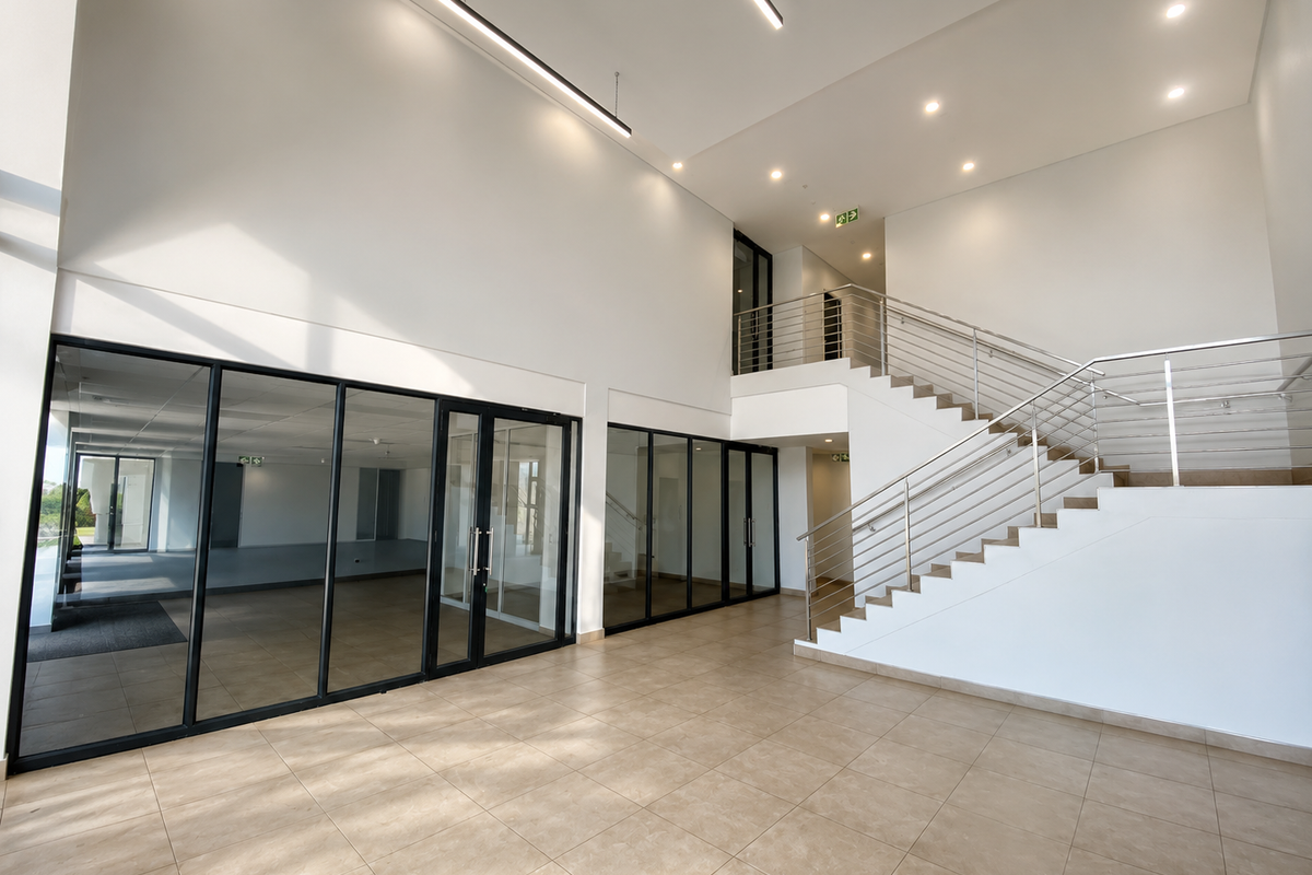 Industrial Warehouse to Let in Central Point, Samrand - Photo 3