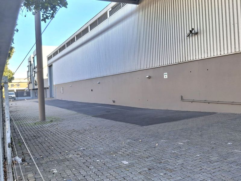 3100m2 Warehouse To let in Omuramba park Montague Gardens - Photo 3