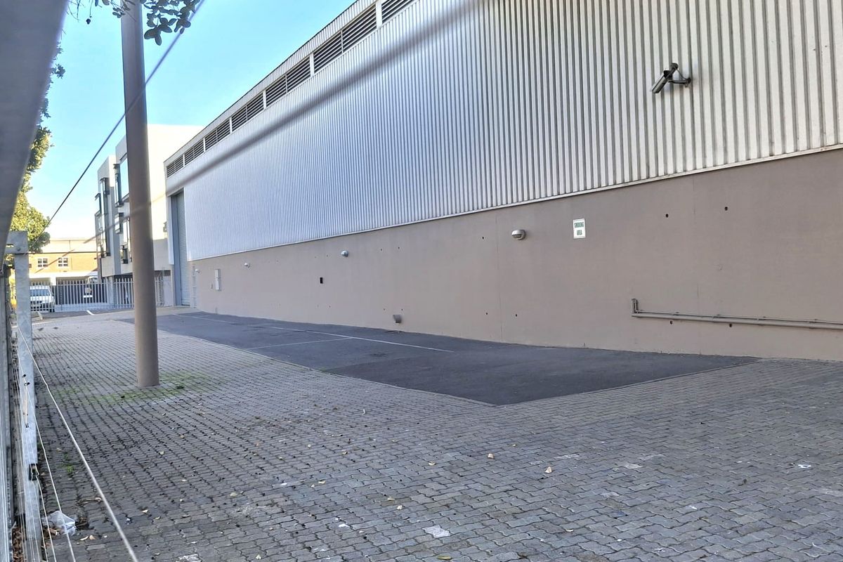 3100m2 Warehouse To let in Omuramba park Montague Gardens - Photo 3