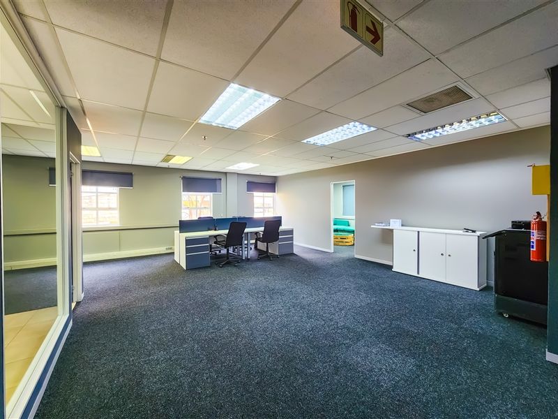 271m2 Office to Rent in Fourways Golf Park - Photo 9