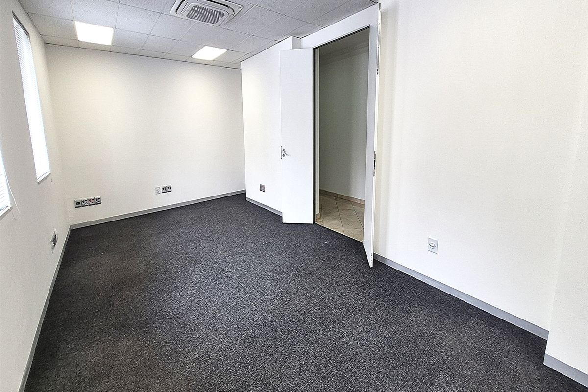 289m2 Offices to let in Illovo, Sandton - Photo 3