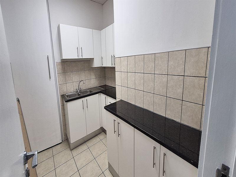 289m2 Offices to let in Illovo, Sandton - Photo 5