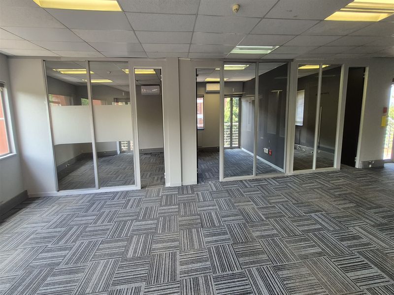 550m2 Offices to let in Illovo, Sandton - Photo 7