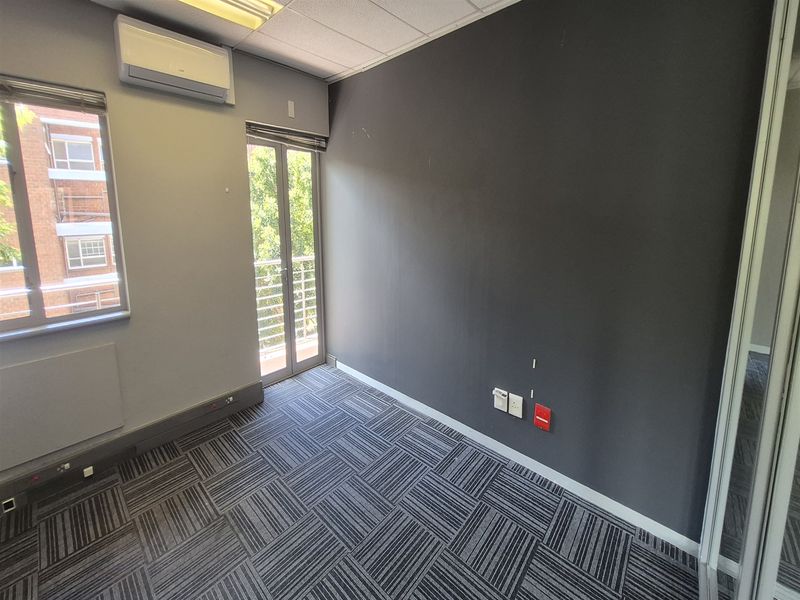550m2 Offices to let in Illovo, Sandton - Photo 9