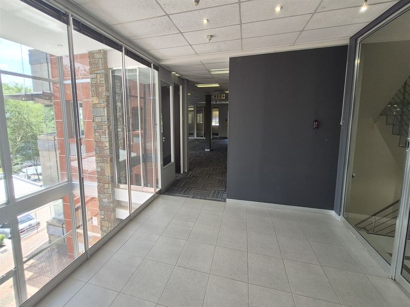 550m2 Offices to let in Illovo, Sandton - Photo 3