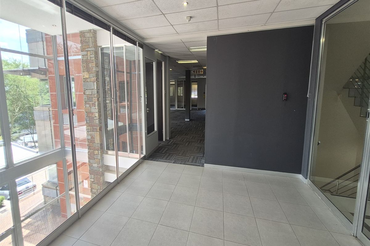 550m2 Offices to let in Illovo, Sandton - Photo 3
