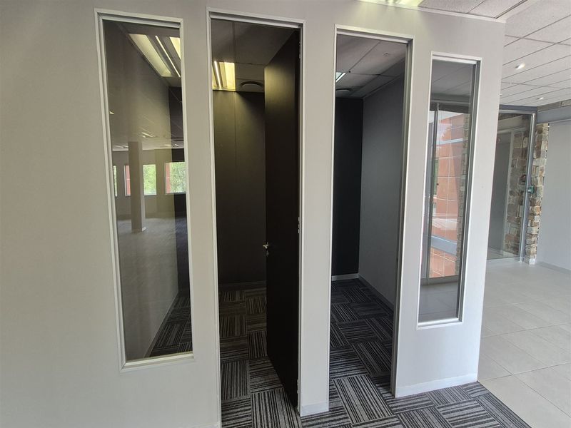 550m2 Offices to let in Illovo, Sandton - Photo 4