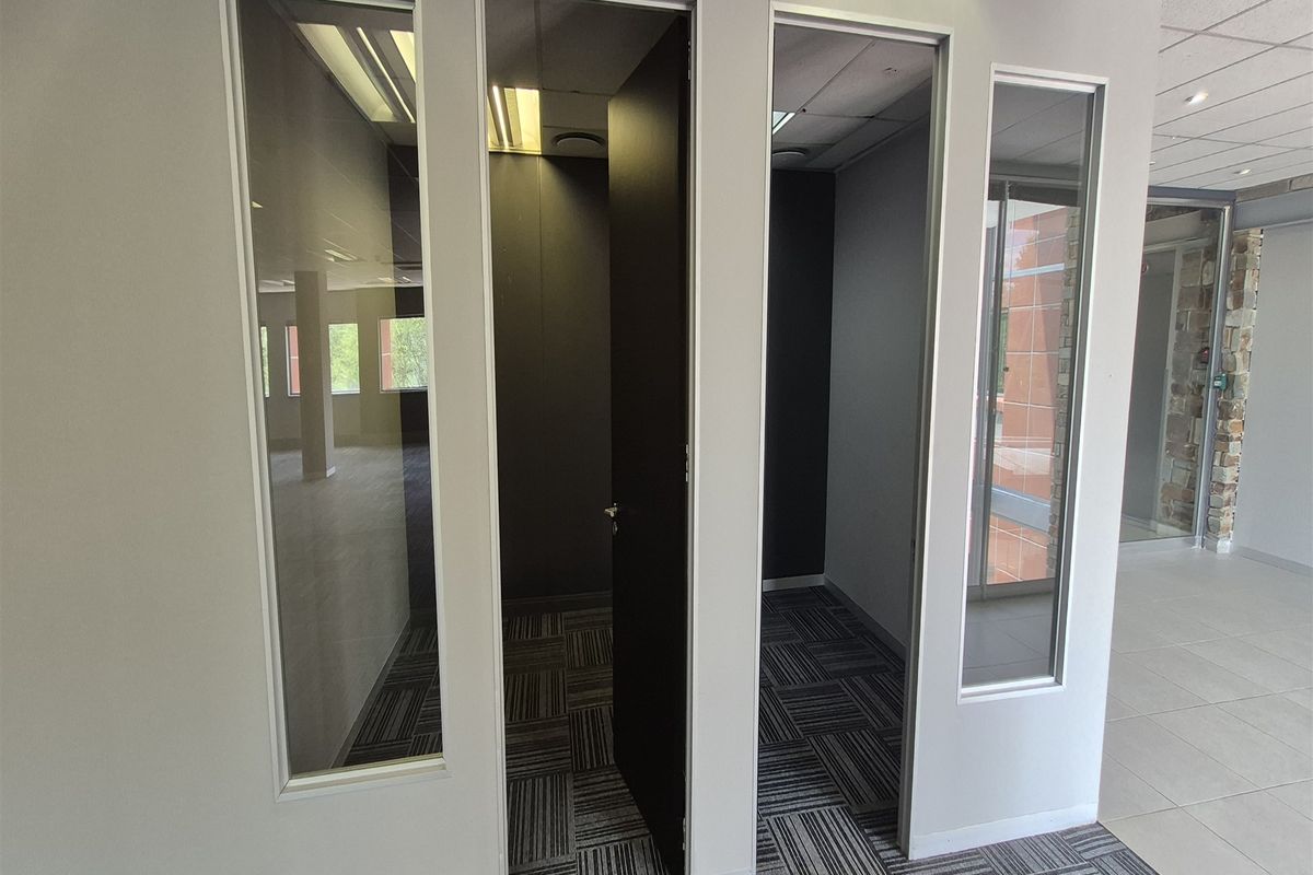 550m2 Offices to let in Illovo, Sandton - Photo 4