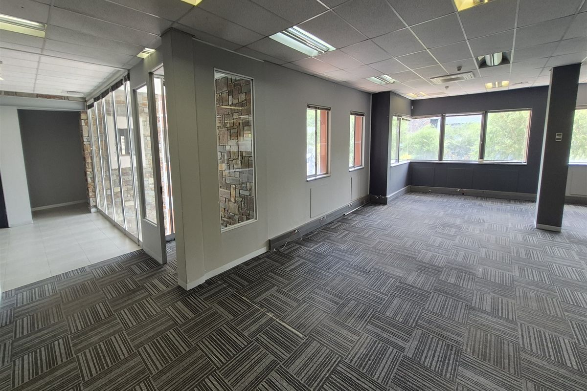 550m2 Offices to let in Illovo, Sandton - Photo 5
