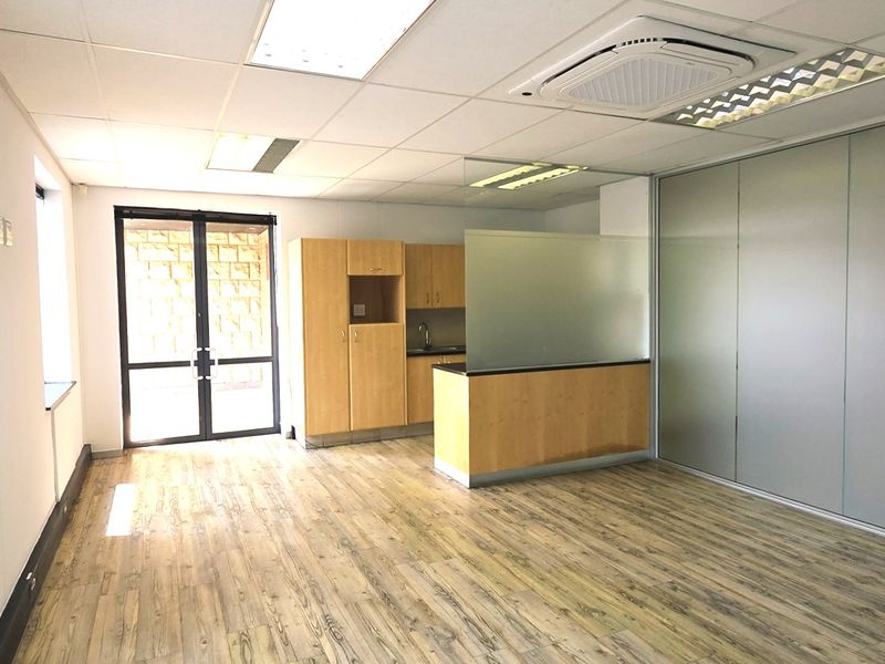 Office space to let in Silverpoint Office Park - Photo 10