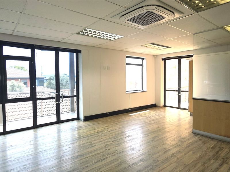Office space to let in Silverpoint Office Park - Photo 9