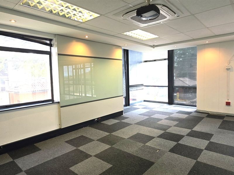 Office space to let in Silverpoint Office Park - Photo 8