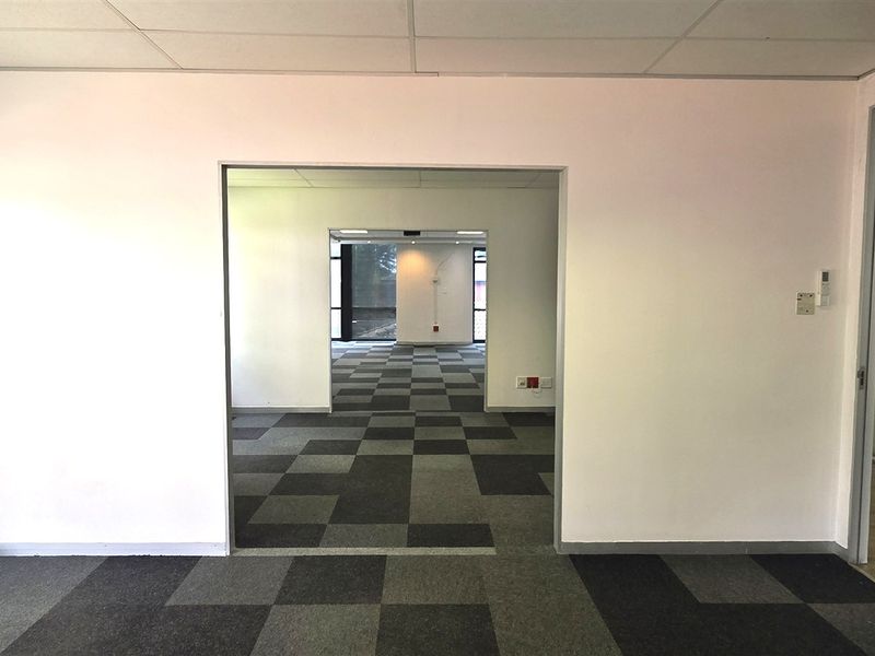 Office space to let in Silverpoint Office Park - Photo 7