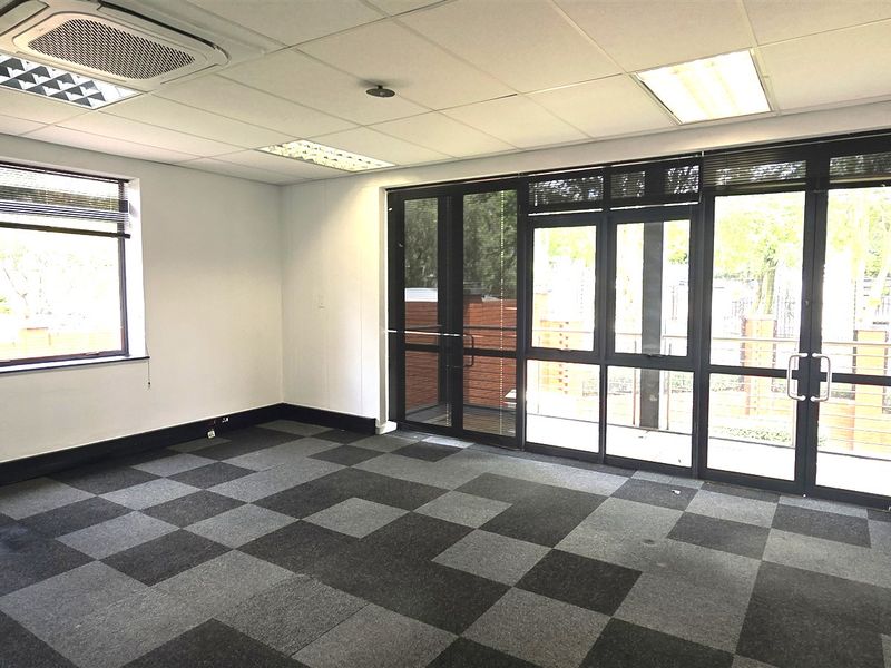 Office space to let in Silverpoint Office Park - Photo 6