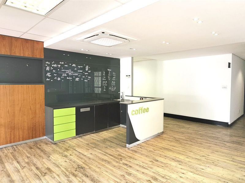 Office space to let in Silverpoint Office Park - Photo 3