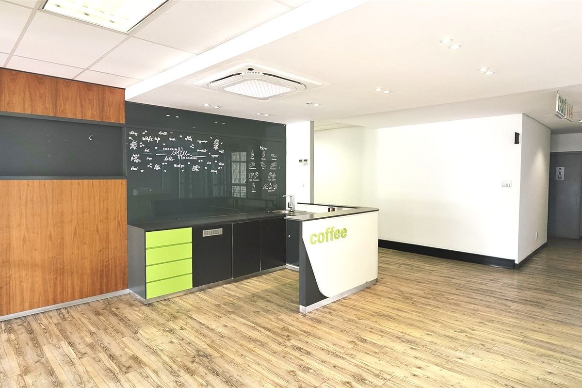 Office space to let in Silverpoint Office Park - Photo 3
