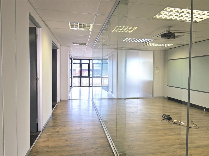 Office space to let in Silverpoint Office Park - Photo 5