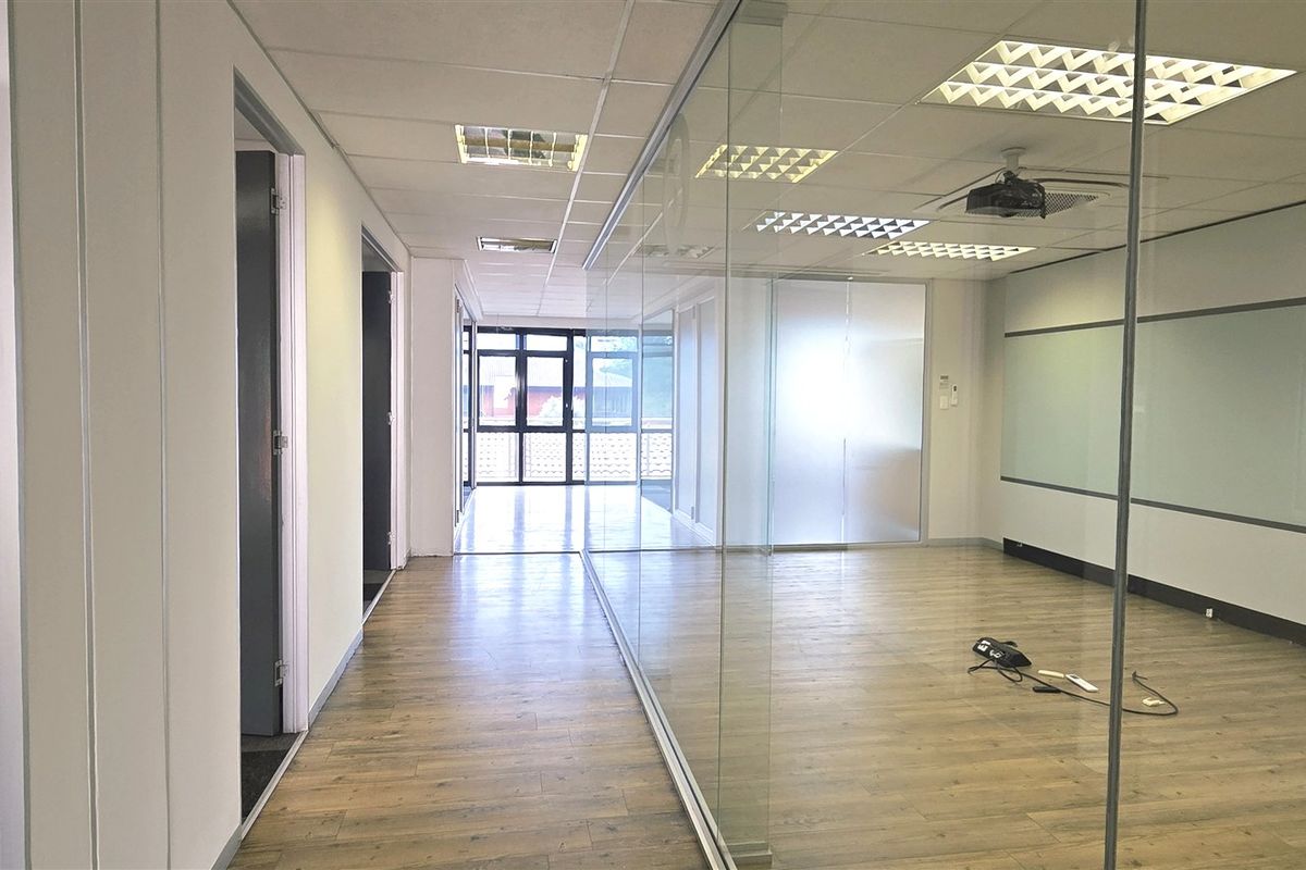 Office space to let in Silverpoint Office Park - Photo 5