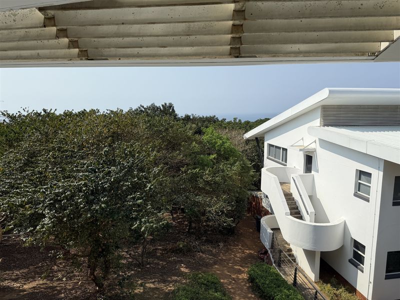 Prime offices to lease in the heart of La Lucia - Photo 6