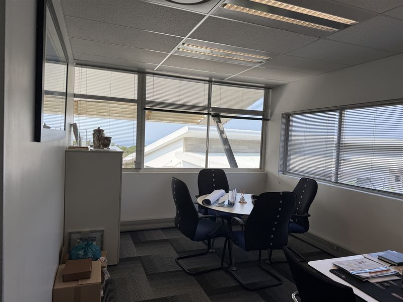 Prime offices to lease in the heart of La Lucia - Photo 5