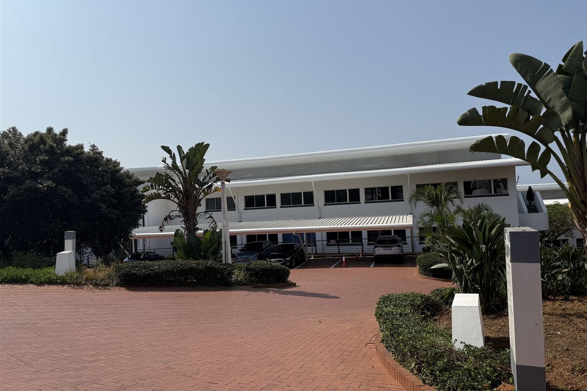 Prime offices to lease in the heart of La Lucia - Photo 2