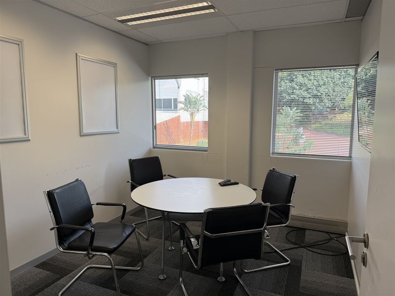 Prime offices to lease in the heart of La Lucia - Photo 4