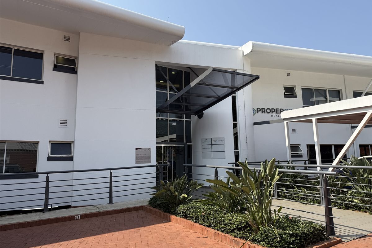 Prime offices to lease in the heart of La Lucia - Photo 3
