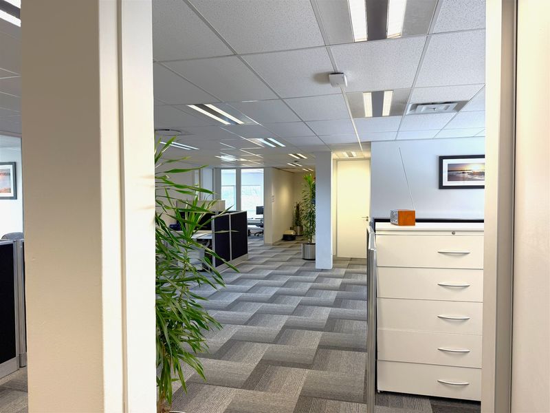 Prime offices to lease in the heart of La Lucia - Photo 2