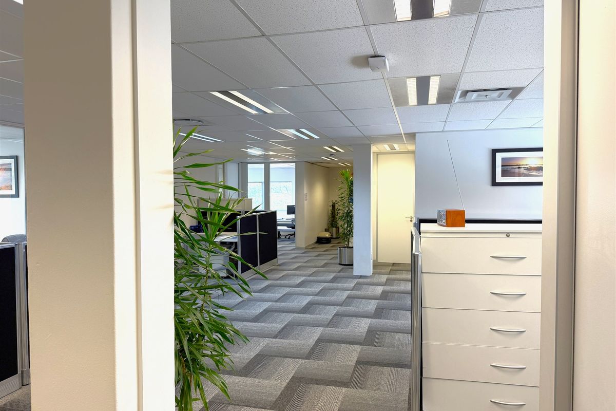Prime offices to lease in the heart of La Lucia - Photo 2