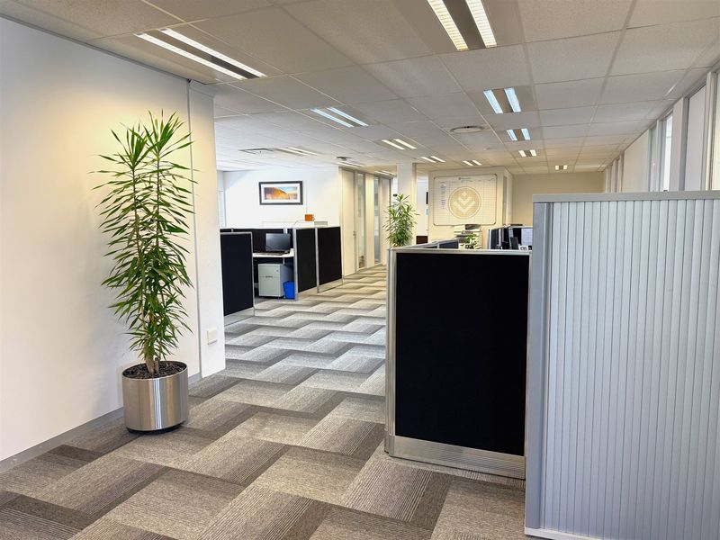 Prime offices to lease in the heart of La Lucia - Photo 8