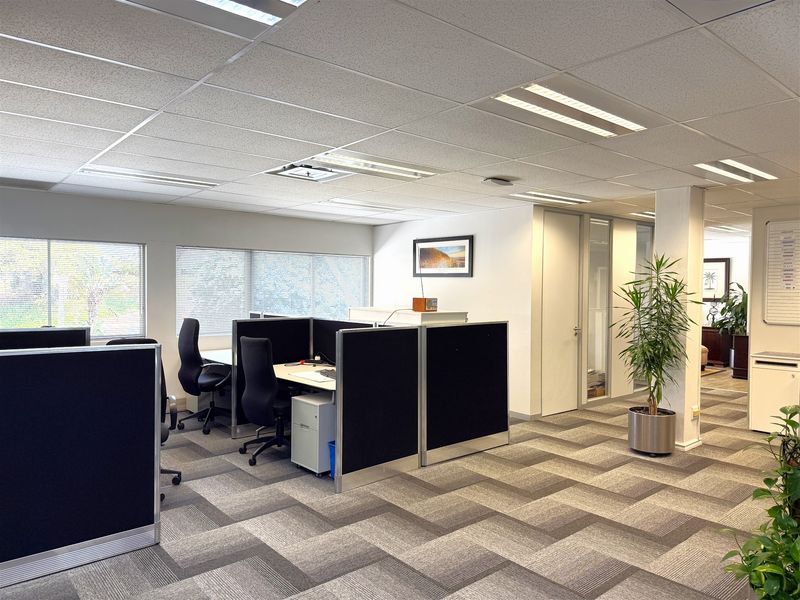 Prime offices to lease in the heart of La Lucia - Photo 7