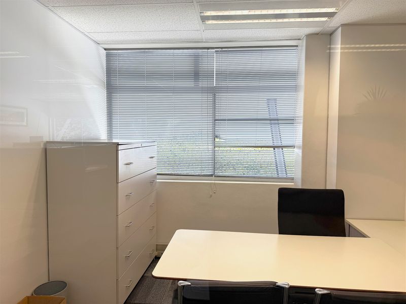 Prime offices to lease in the heart of La Lucia - Photo 6