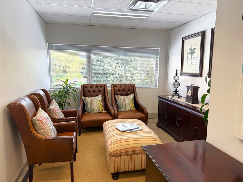 Prime offices to lease in the heart of La Lucia - Photo 3