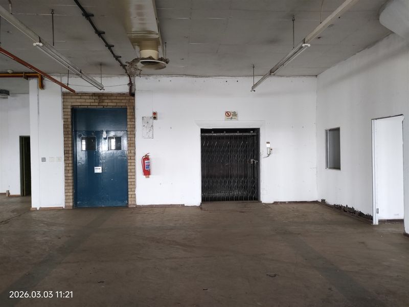 6023m2 warehouse  - FOR SALE @ R5.8m plus vat or for lease - Photo 9