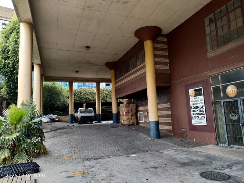 6023m2 warehouse  - FOR SALE @ R5.8m plus vat or for lease - Photo 4