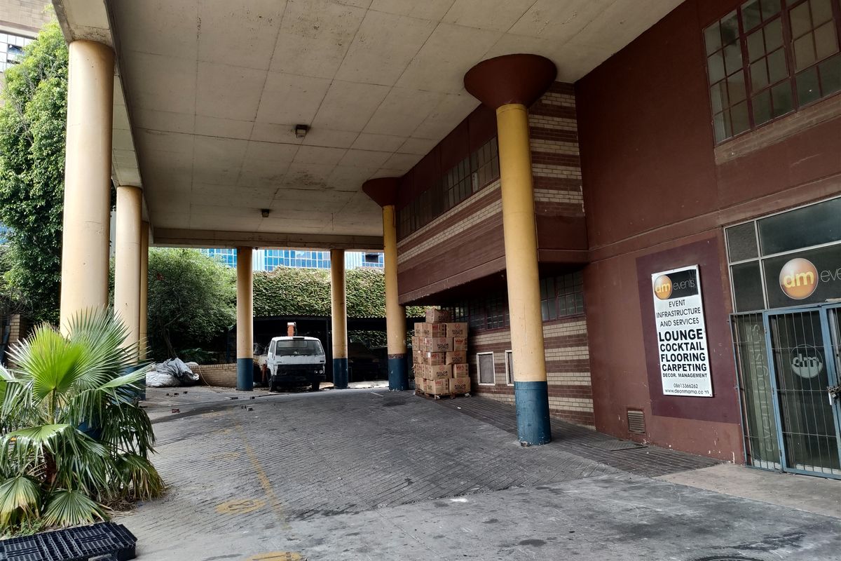 6023m2 warehouse  - FOR SALE @ R5.8m plus vat or for lease - Photo 4