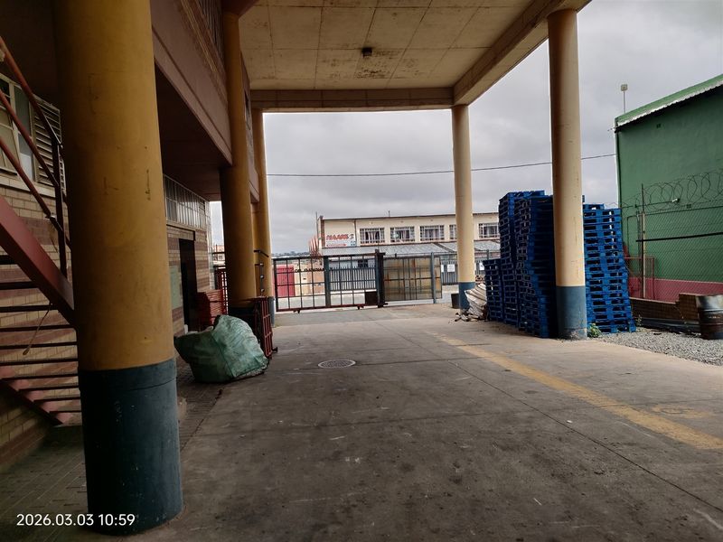 6023m2 warehouse  - FOR SALE @ R5.8m plus vat or for lease - Photo 2