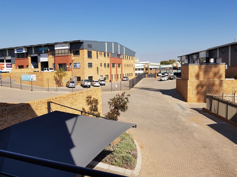 1819m2  Warehouse  - TO LEASE - Photo 4