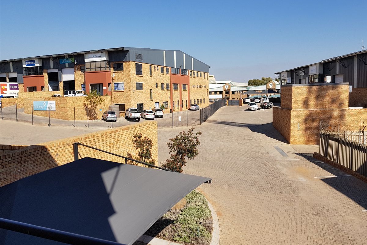 1819m2  Warehouse  - TO LEASE - Photo 4