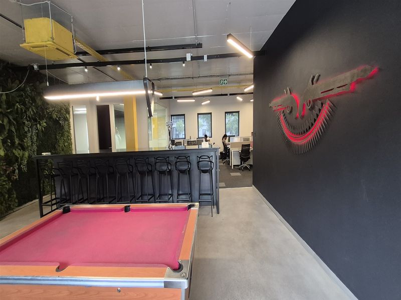 Office space to let in Hyde Park - Photo 3