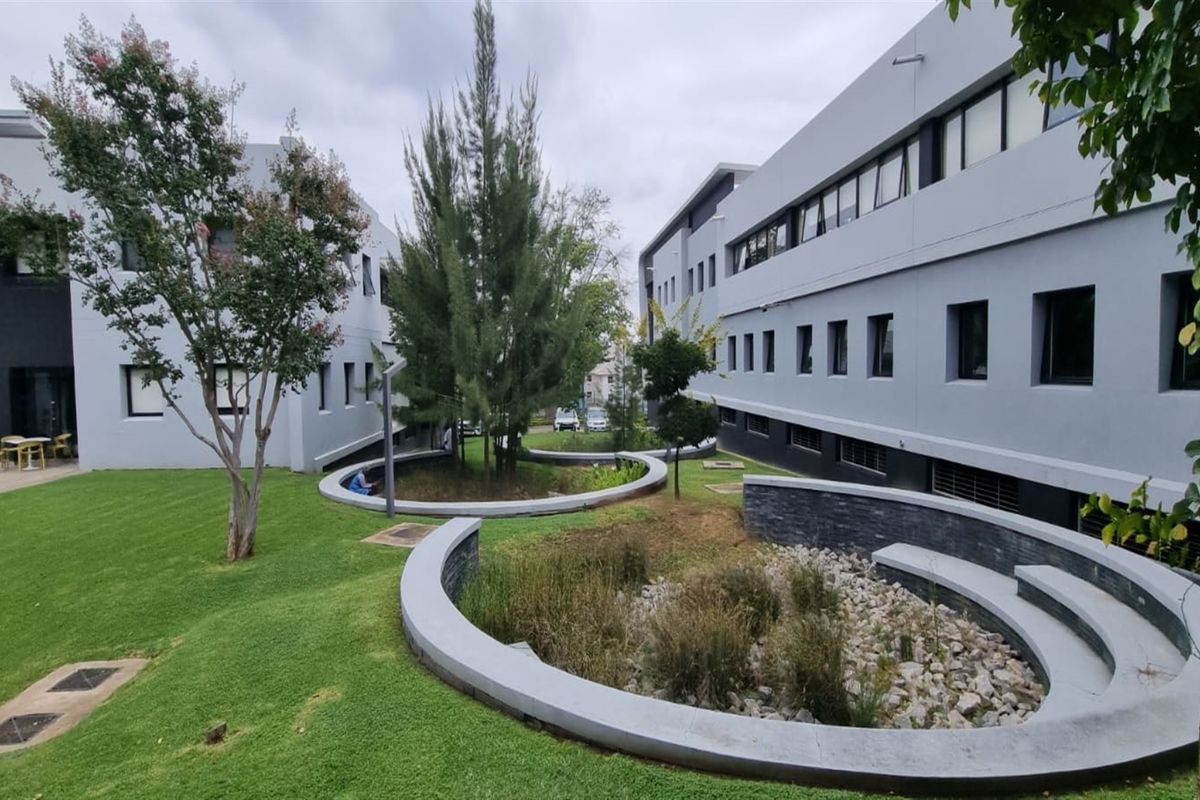 Office space to let in Hyde Park - Photo 2