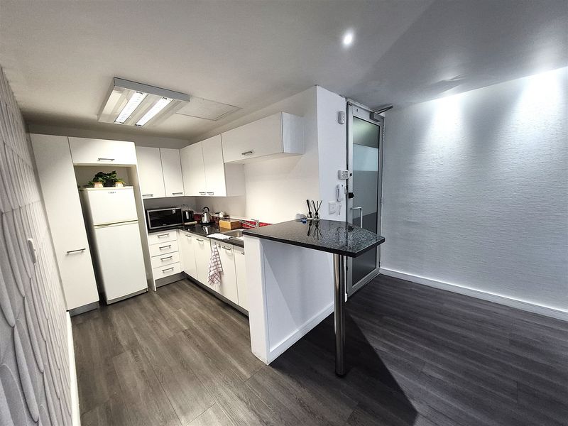 130,63m2 Offices to let in Dunkeld West - Photo 4