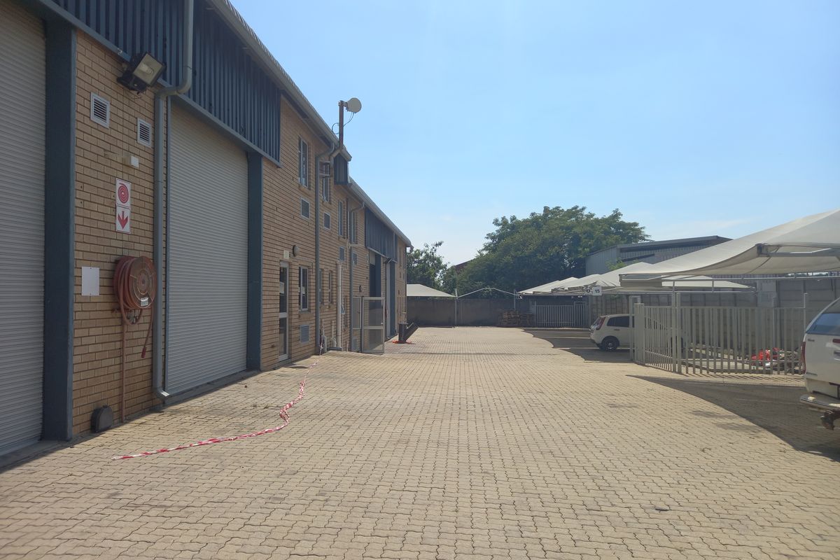 Compact, Clean & Convenient - Photo 2