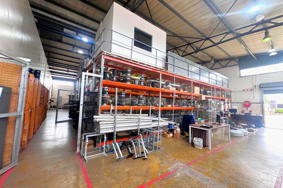 Premium Industrial Warehouse and furnished office,To Let in Randjspark Midrand - Photo 3